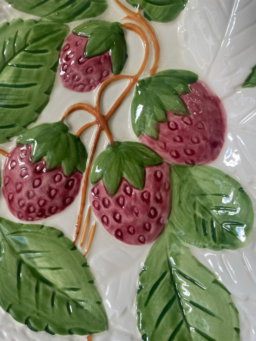 Vintage Hand-Painted Strawberry Ceramic Decorative Plate ๐ - Picture 3 of 11
